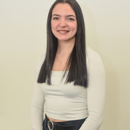 Headshot of Amberlyn Fortier-Peterson