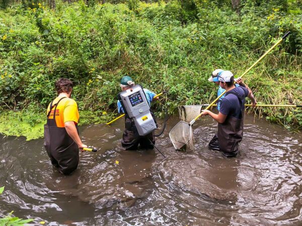 conservation-river-field-exp-students-2s