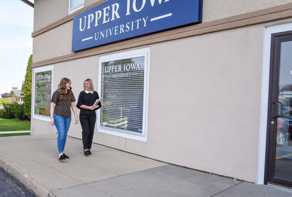 Students walking outside the UIU Waterloo location